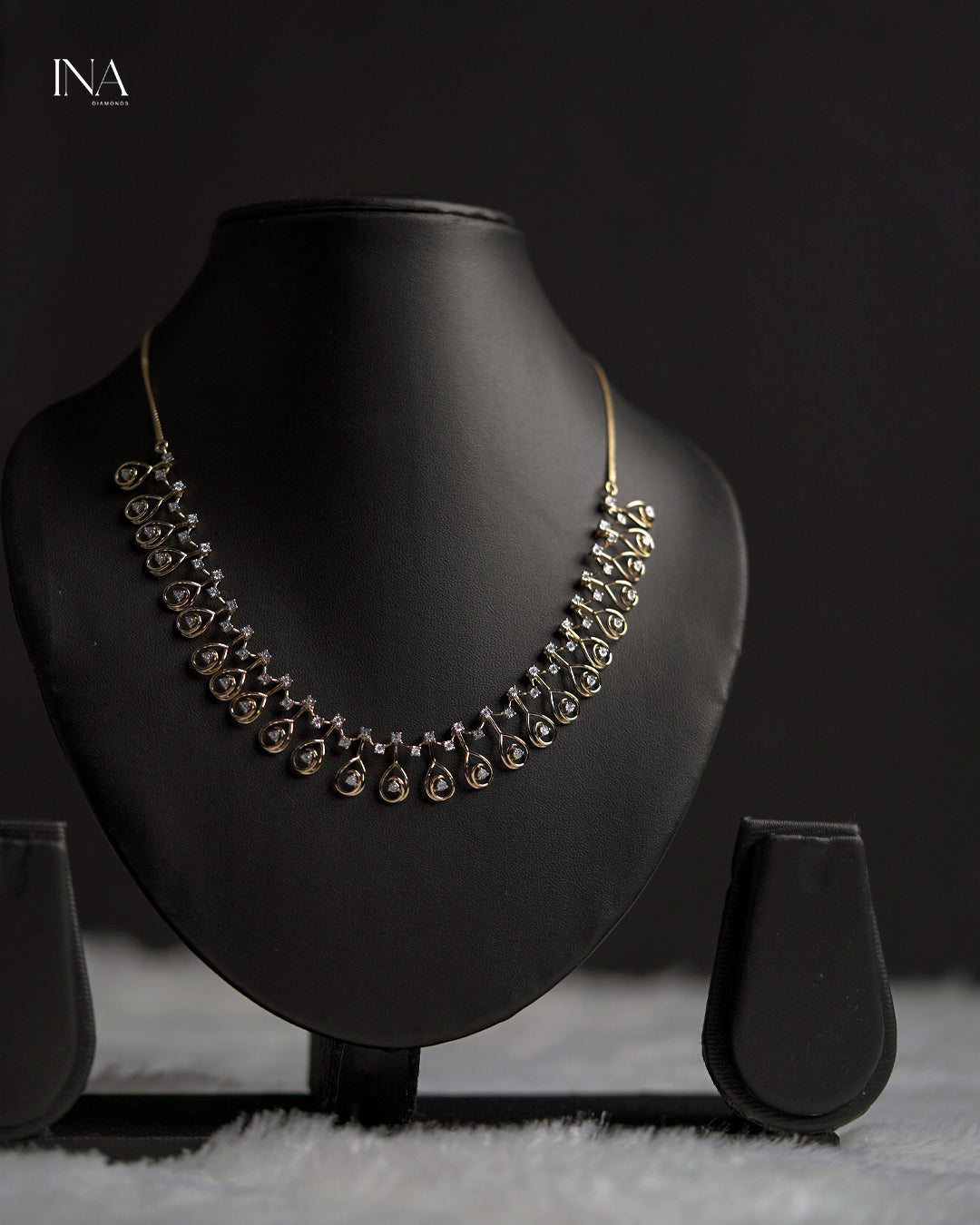 Elegant Teardrop Necklace