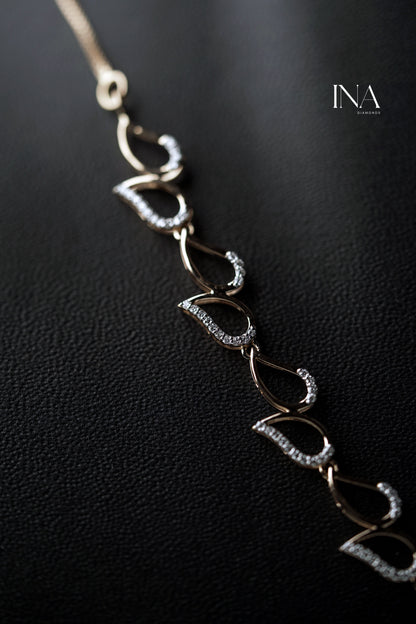 Elegant Leaf-Link Necklace