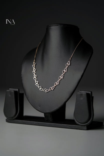 Elegant Leaf-Link Necklace